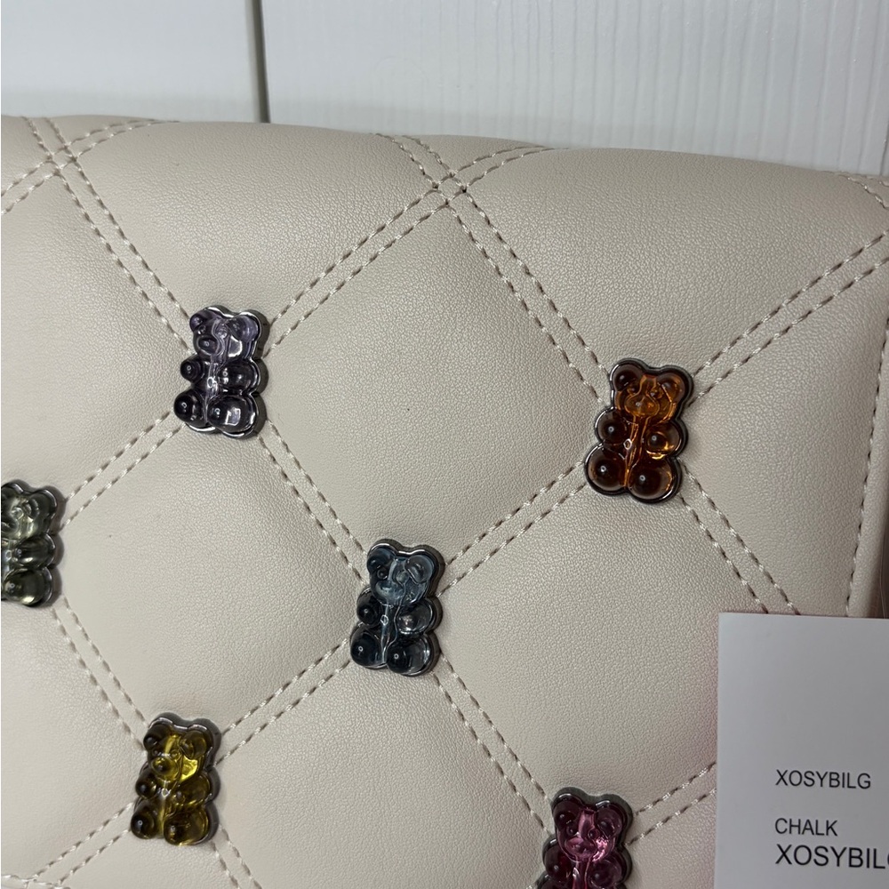 Betsy Johnson XOSybilg Gummy Bear Crossbody - Picture 4 of 13